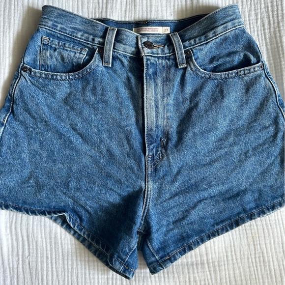 Levi’s high waisted mom shorts - Picture 5 of 5